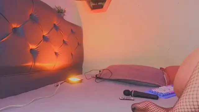 Emily_leinner - suck your fingers, put them in your puss
