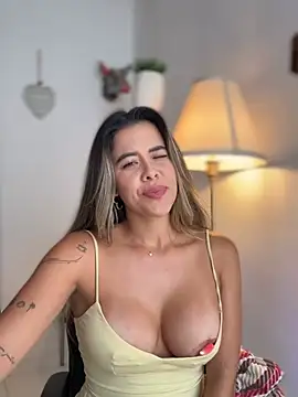 Emilia_Bakerr - Oil on tits