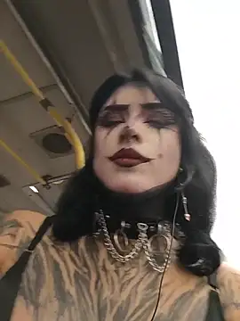 Taaylor33 - Flash tits and clips nipples