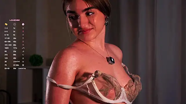 ZyvessiaGlessia - give that booty a couple spanks