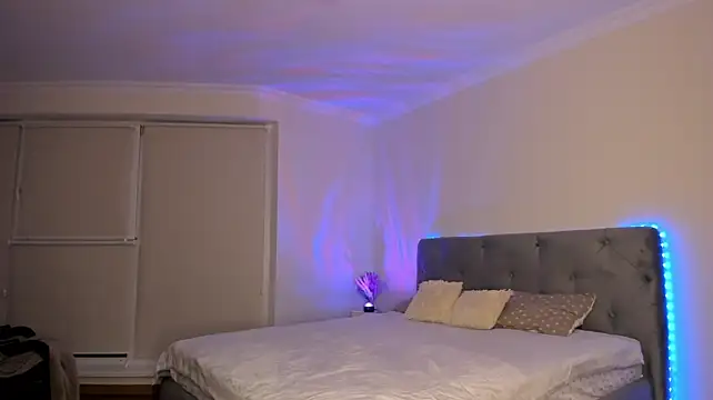 BellaStarr_ - make my legs shakes for you <3