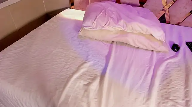 Athenea_Mills - naked + control toy 5 min+squirt