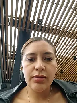 Alana_69 - Show tits x 120 sec in Mcdonald's