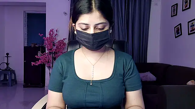 Hot-Shivangi