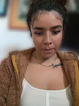Hally-jensen1 - Tits free on balcony🔥