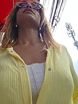 Luna_latindoll - Fingers upskirt🤫