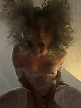 Squiirtqueenn - Squirt show outside