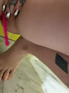 Melissa_crazy - remove top for squirt 💦