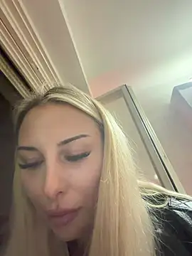 SarahWildy - Squezze my boobs💦