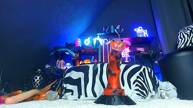Maaandyy69 - HUGE RED BLACK HORSE COCK