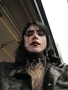 Taaylor33 - Flash tits and clips nipples