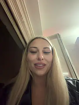 SarahWildy - Squezze my boobs💦