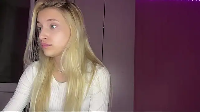 FiveFootBlonde - to change clothes