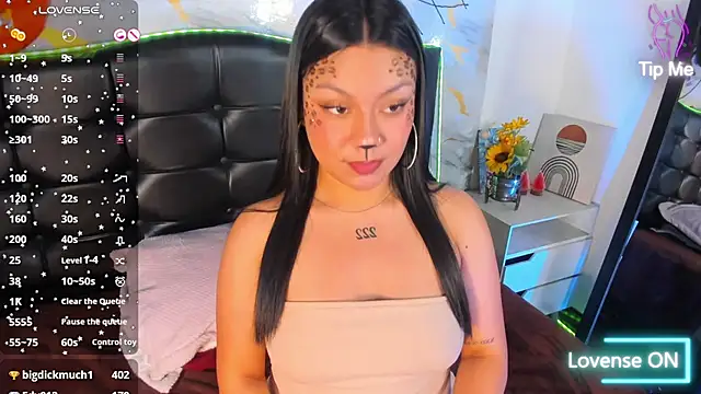 Camigp - Inserting two fingers deep inside pussy