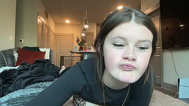 ItsKaylaa - oil my nipples and ass close to cam