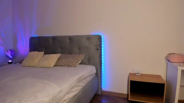 BellaStarr_ - make my legs shakes for you <3