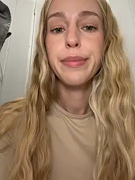 Kira_mia - sit on sink&fingering my pussy🐱