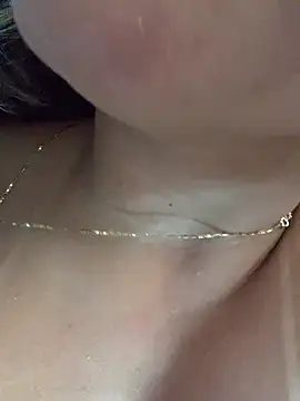LariiHotWife - Pelada na sacada