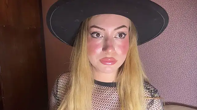 ReneeNunz - Some sexy teasing with my bared shoulder