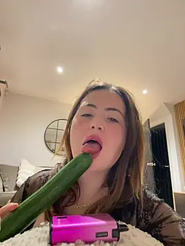 Brunette_Milf_MayaX - Make a poorly girl smile 💕😻