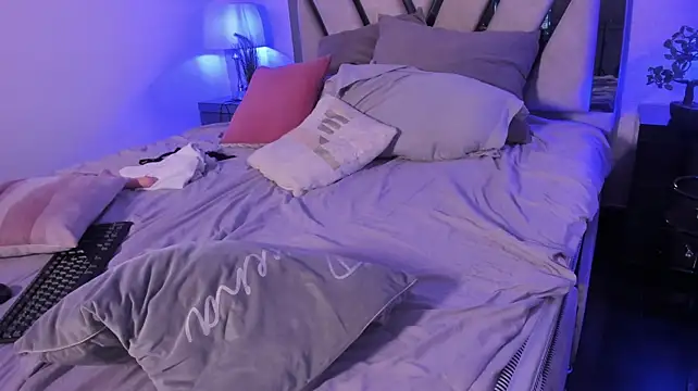 Mia-rouses - SHOW SPANK ASS 😈