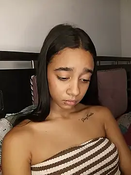 Zoe_Sweett18 - Naked+ finger in the ass