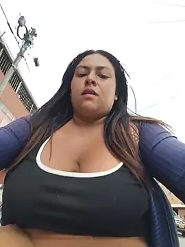 OUTDOORS_VELEN - Spit boobs