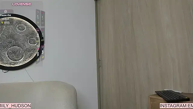 Emily_huddson_ - hi
