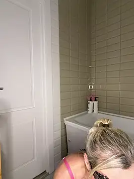 Elle_Milfa - Feet in oil