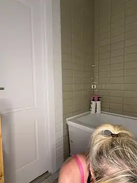 Elle_Milfa - Feet in oil