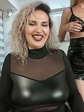 LaylaBlakes - Choose my outfit