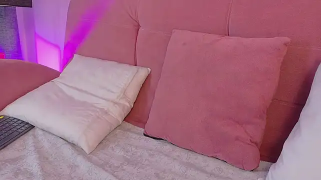 Karina2Smith - plug in my ass