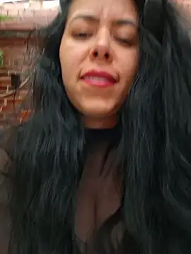 Luianna - Take off top and bounce tits