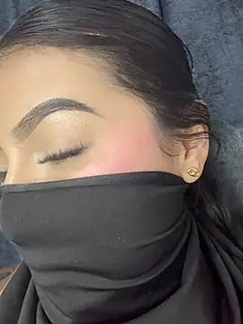Zharaaa18 - It's fingers on my exposed pussy.🌸🤭