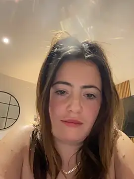 Brunette_Milf_MayaX - Make a poorly girl smile 💕😻