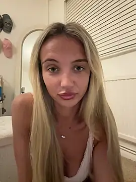 Summerblue_ - Boobs out 5 mins 😈