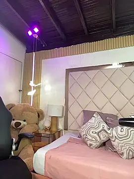 Sofiaa_evanss_ - Show boobs and jump