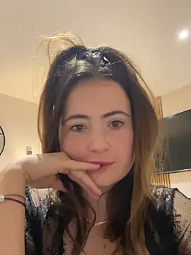 Brunette_Milf_MayaX - Make a poorly girl smile 💕😻
