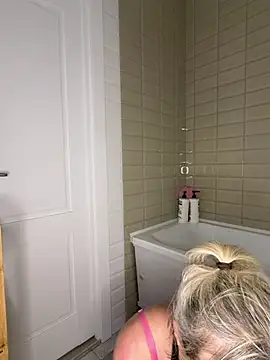 Elle_Milfa - Feet in oil