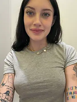 Melissa_crazy - topless play with pussy at public sink😱
