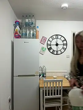Summerblue_ - Boobs out 5 mins 😈