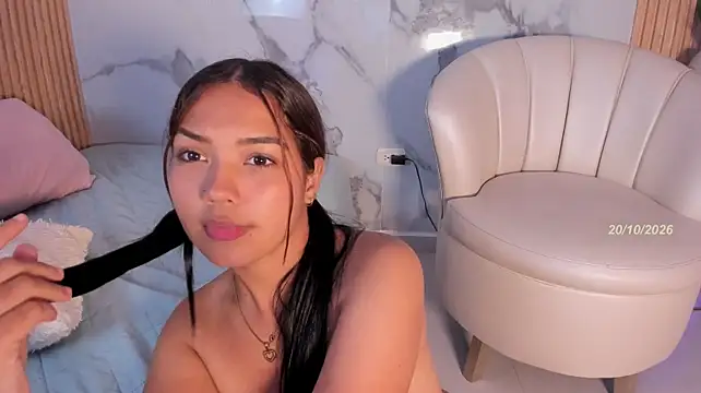 KiaraDoll_ - Flash Boobs