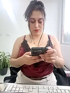 Queen_Yess - Fingers in the ass🥵🤟