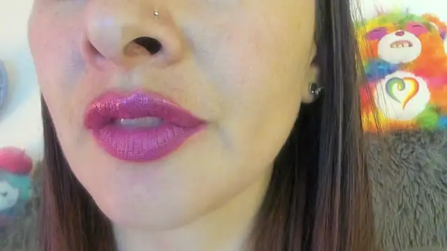 Queen_fetish - LICK AND KISS DILDO