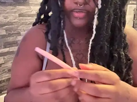 Nylabbyugh - Flash tits 🤤