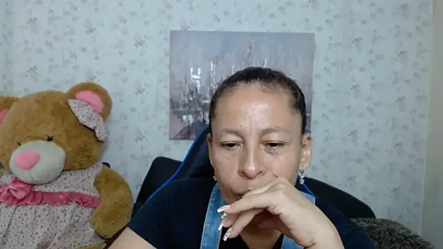 Mature_martina - flash ass