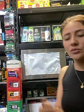 Andrea_19blonde - Zoom pussy