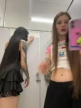 Sukidaa - Underboob view moans in toilet