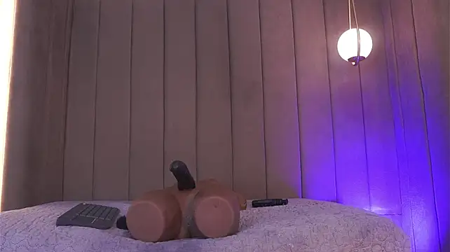 Ashley_Beaomunt - Play pussy in doggy