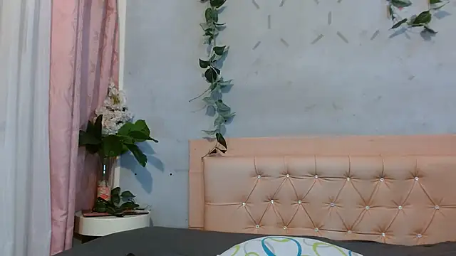Kylie_Jennerr - doble penetracions with dildo 25cm